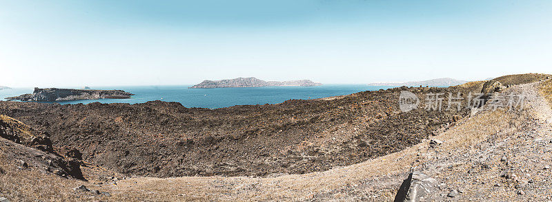 火山岛Nea Kameni全景图